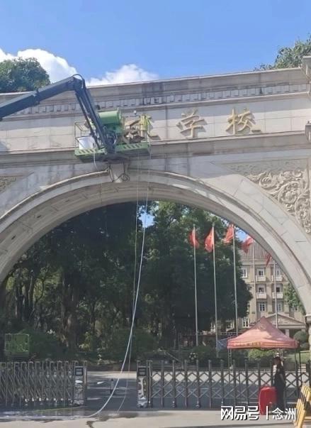 火车下铺被占,女子愿补差价换铺遭拒!旁人劝小伙大度说法引热议