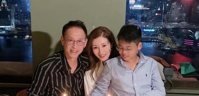 他这个命啊！离开湖人，湖人夺冠，离开尼克斯，尼克斯也拿了冠军