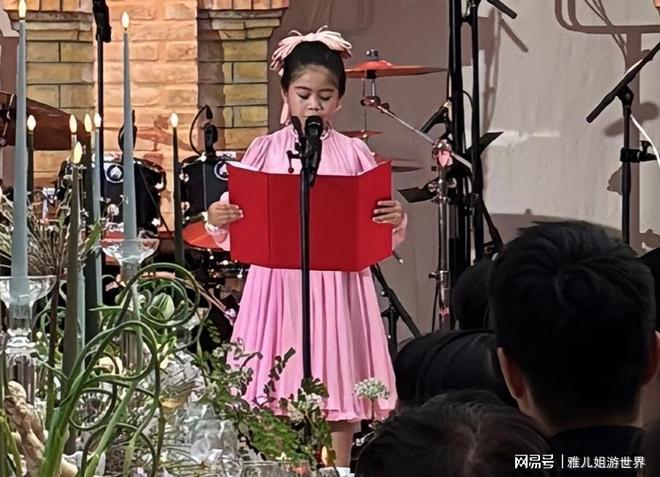 “这跟内衣有啥区别?”中学女儿的外出穿搭,让母亲绷不住了