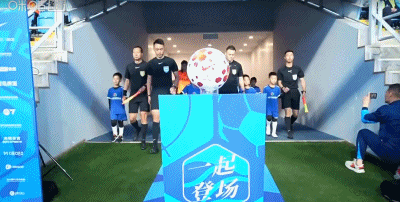 单价4位数的“小蓝泵”成中国男人心头好!一夜成交破千万,是谁在背后做推手?