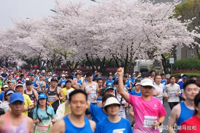 【油价大降】近1.72元/升，连降三次95汽油跌破“7.7元/升”后，插翅上涨，9月“已接近9元/升”，下次9月24日调价，预涨0.5元/升！