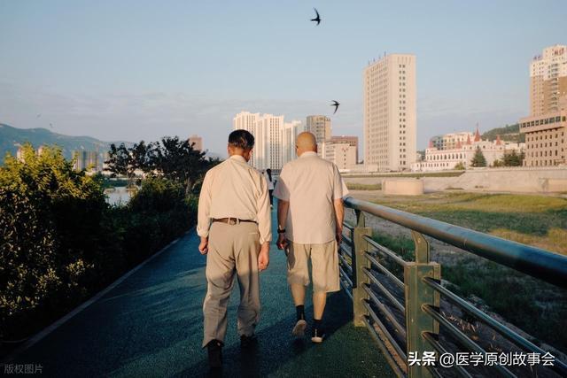 库里是时候离开勇士了？美媒列1换5交易方案：联手塔图姆冲冠