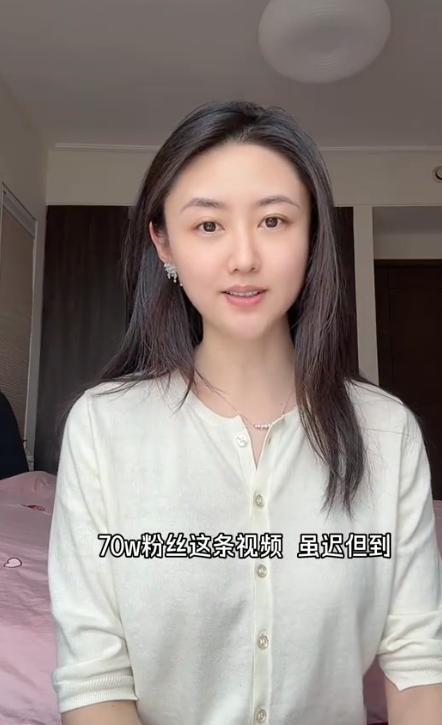 袁腾飞去了美国，梁宏达去了加拿大？