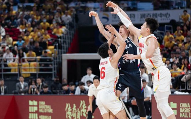 复出5天的小杨哥，撞得“头破血流”
